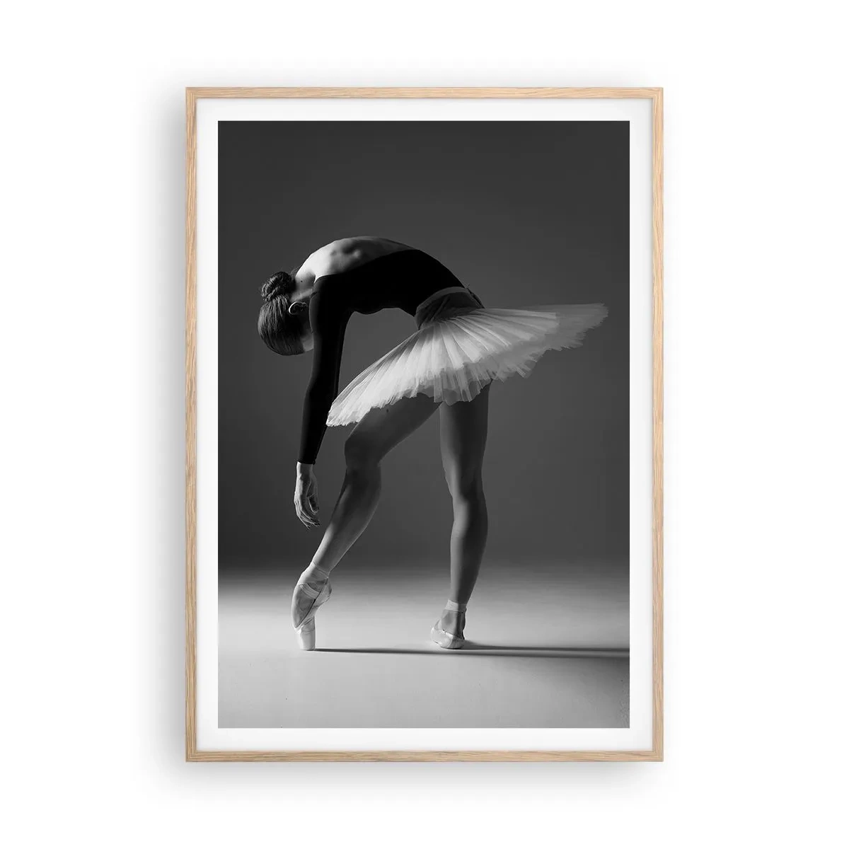 Affiche dans un chêne clair - Poster - Belle ballerine - 70x100 cm