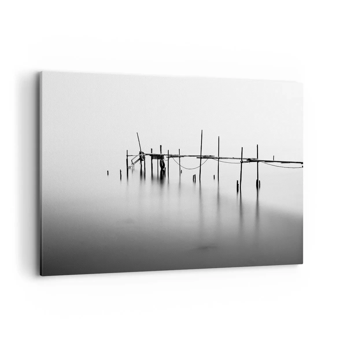 Impression sur toile - Image sur toile - Une jetée noire et blanche immergée dans un paysage brumeux - 120x80cm - Et s'il n'y avait pas de monde ? - Décoration murale moderne pour le salon et la chambre ARTTOR