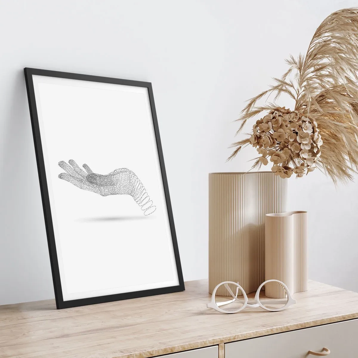 Affiche dans un cadre noir - Poster - La main ressort - 61x91 cm