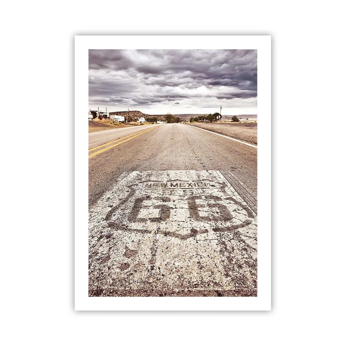 Affiche - Poster - Une route avec le symbole de la Route 66 traversant un paysage désertique - 50x70cm - Mother Road - une légende américaine - Décoration murale moderne pour le salon et la chambre ARTTOR