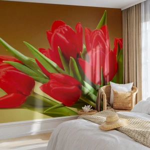 Papier Peint Photo Premium Sand - Un bouquet de tulipes rouges sur fond doré - 100x70cm - Amas de joie printanière - Décoration murale moderne pour le salon et la chambre ARTTOR