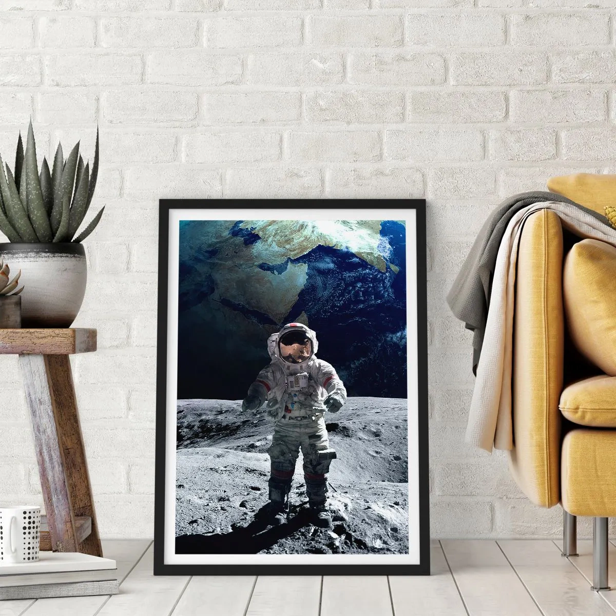 Affiche dans un cadre noir - Poster - Astronaute à la surface de la lune - 50x70cm - Salutations de la lune - Décoration murale moderne pour le salon et la chambre ARTTOR
