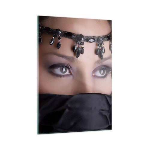 Impression sur verre - Image sur verre - Le visage d'une femme avec un diadème orné et un regard intense - 50x70cm - Tentation de mystère oriental - Décoration murale moderne pour le salon et la chambre ARTTOR