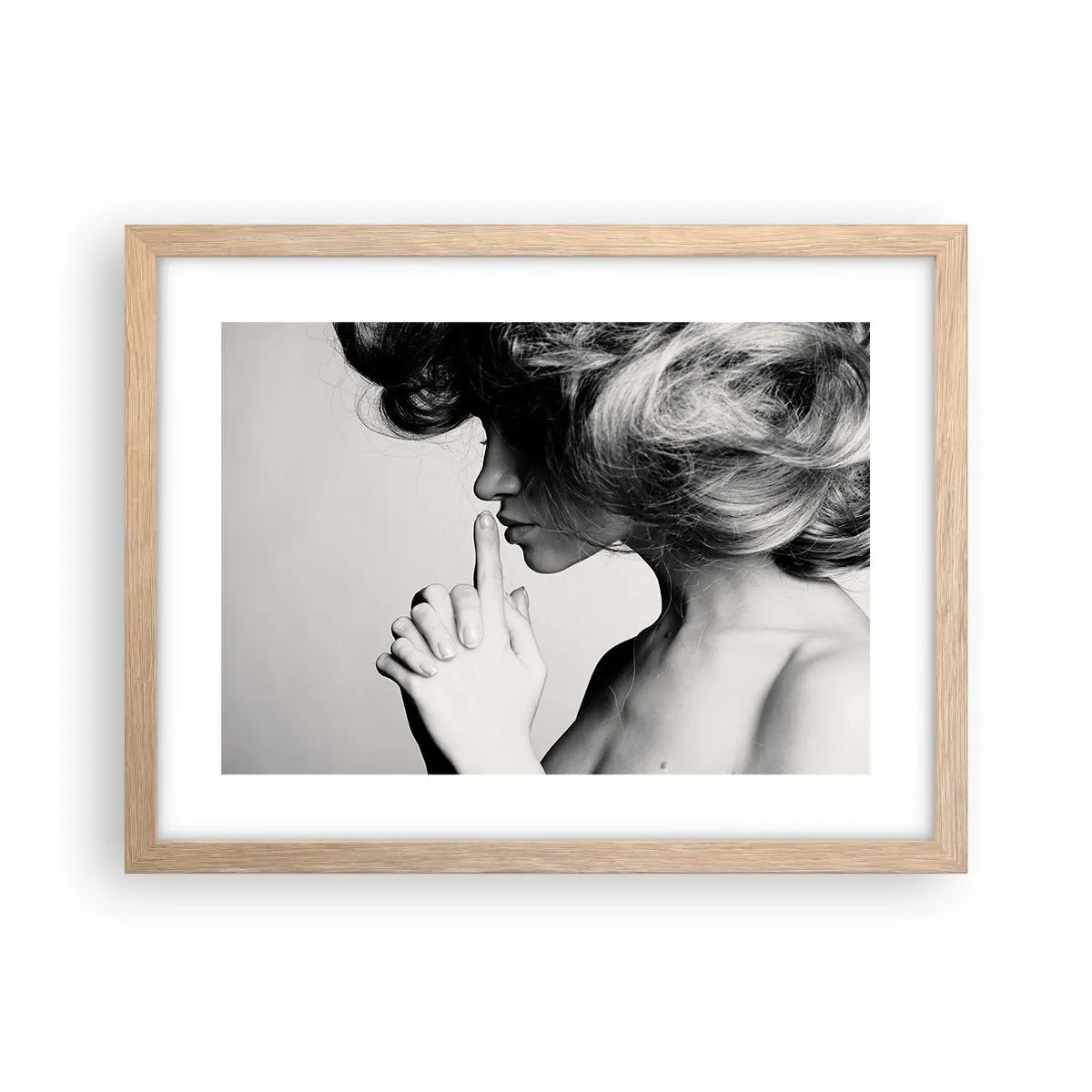 Affiche dans un chêne clair - Poster - A l'écoute d'elle-même - 40x30 cm