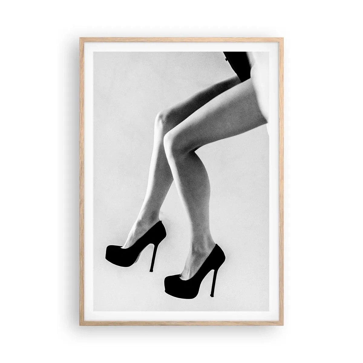 Affiche dans un chêne clair - Poster - Féminité éternelle - 70x100 cm