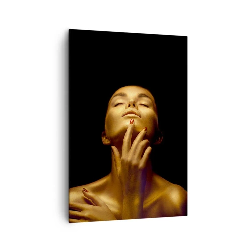 Impression sur toile - Image sur toile - Portrait d'une femme dans une lueur dorée sur fond noir - 70x100cm - Comme de la soie dorée - Décoration murale moderne pour le salon et la chambre ARTTOR