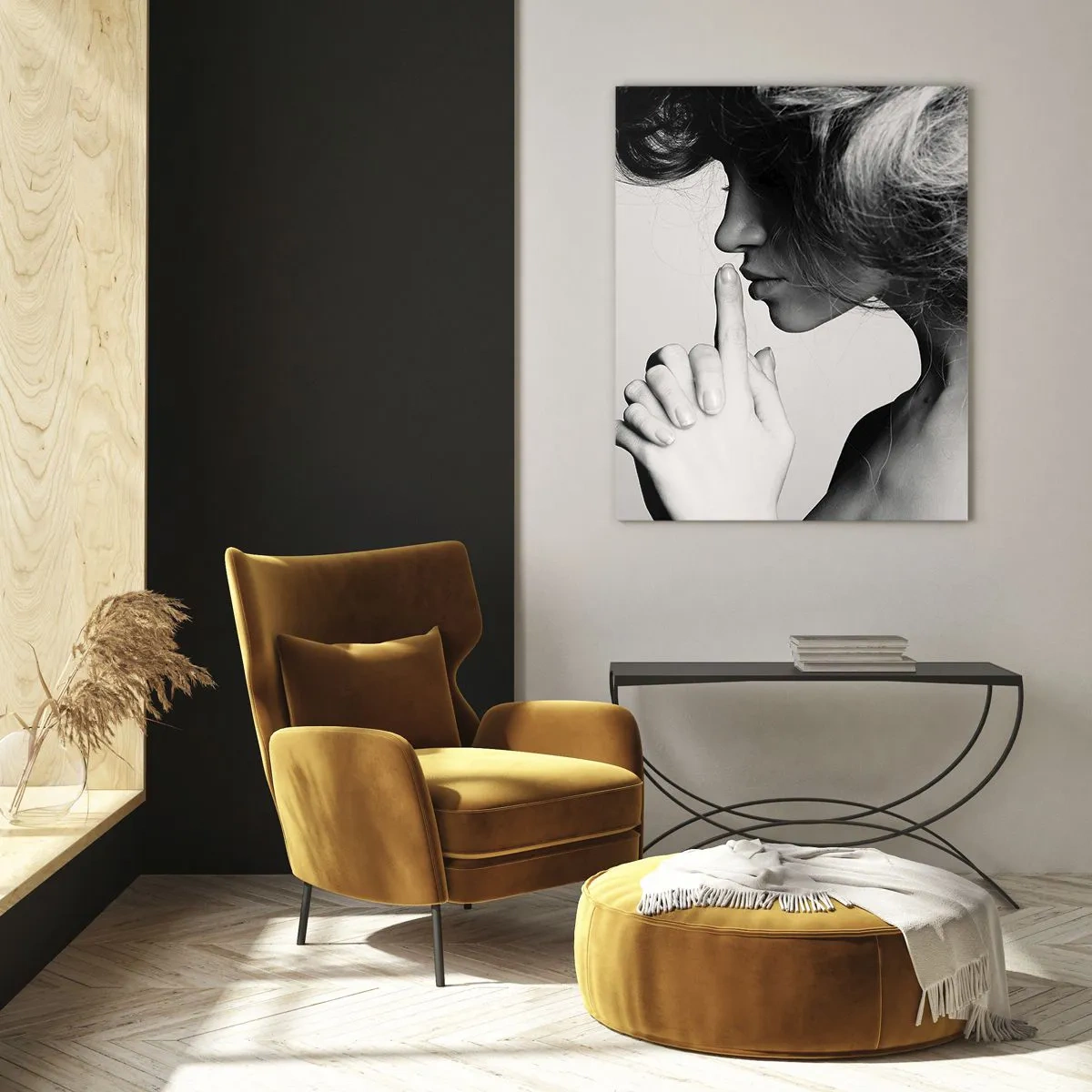 Impression sur verre - Image sur verre - Profil noir et blanc d'une femme faisant un geste de silence - 70x100cm - A l'écoute d'elle-même - Décoration murale moderne pour le salon et la chambre ARTTOR