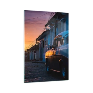 Impression sur verre - Image sur verre - Voiture et vélo rétro dans la rue à la lumière du soleil couchant - 70x100cm - Ici, le temps ralentit - Décoration murale moderne pour le salon et la chambre ARTTOR