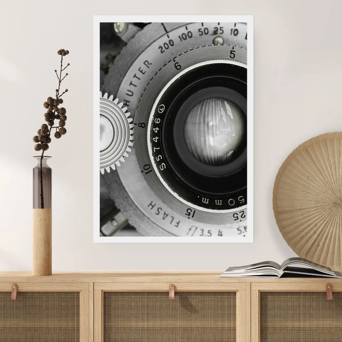 Affiche - Poster - Gros plan d'un objectif d'appareil photo avec des détails métalliques - 50x70cm - Histoire d'Hollywood - Décoration murale moderne pour le salon et la chambre ARTTOR