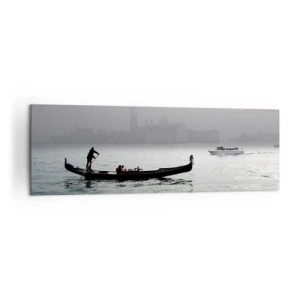 Impression sur toile - Image sur toile - Une gondole glisse sur les eaux de Venise par un matin brumeux, surplombant la ville. - 160x50cm - Une ville fabuleuse faite d'eau et de brouillard - Décoration murale moderne pour le salon et la chambre ARTTOR