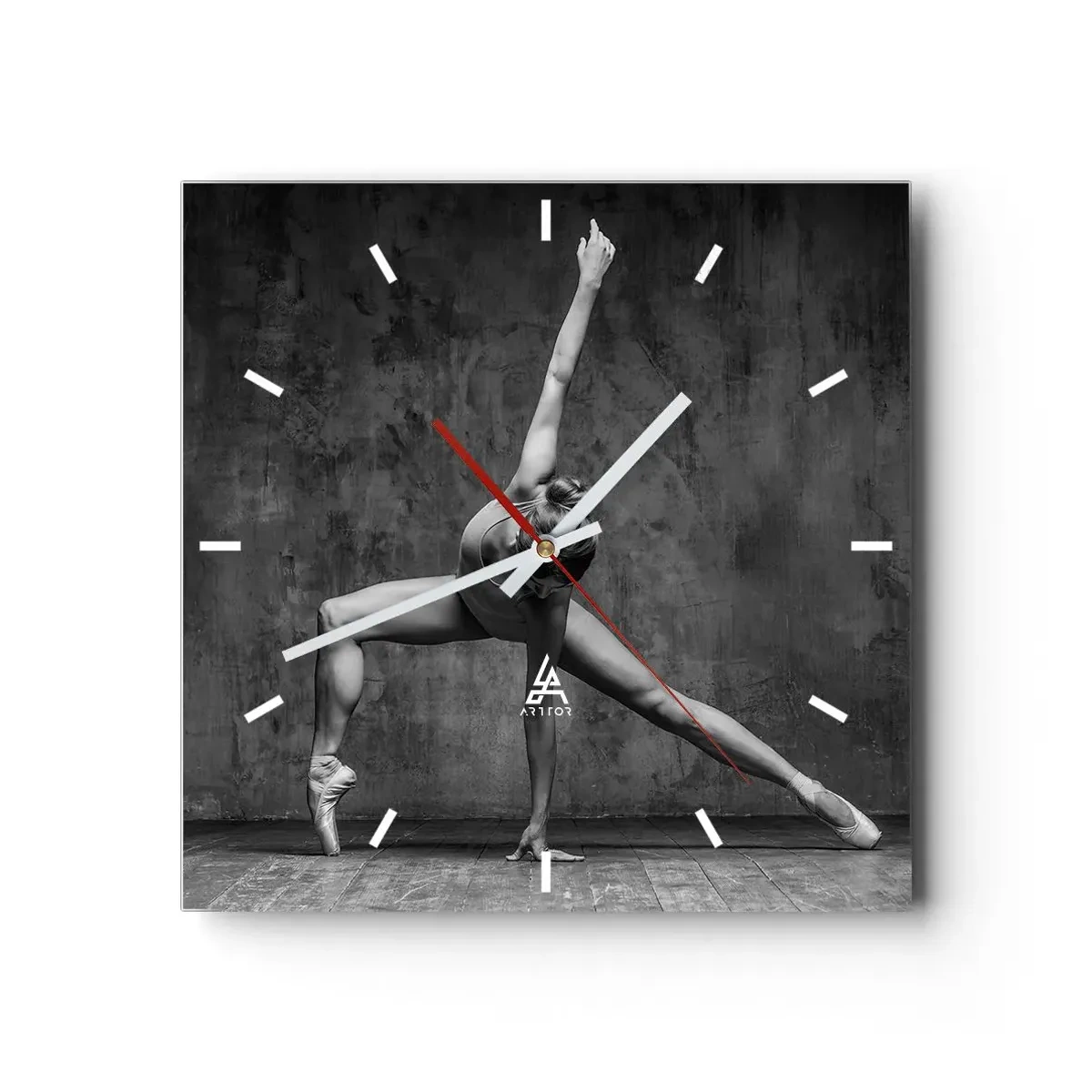 Horloge murale - Pendule murale - Une danseuse dans une pose artistique contre un mur brut - 30x30cm - Balance idéale - Décoration murale moderne pour le salon et la chambre ARTTOR