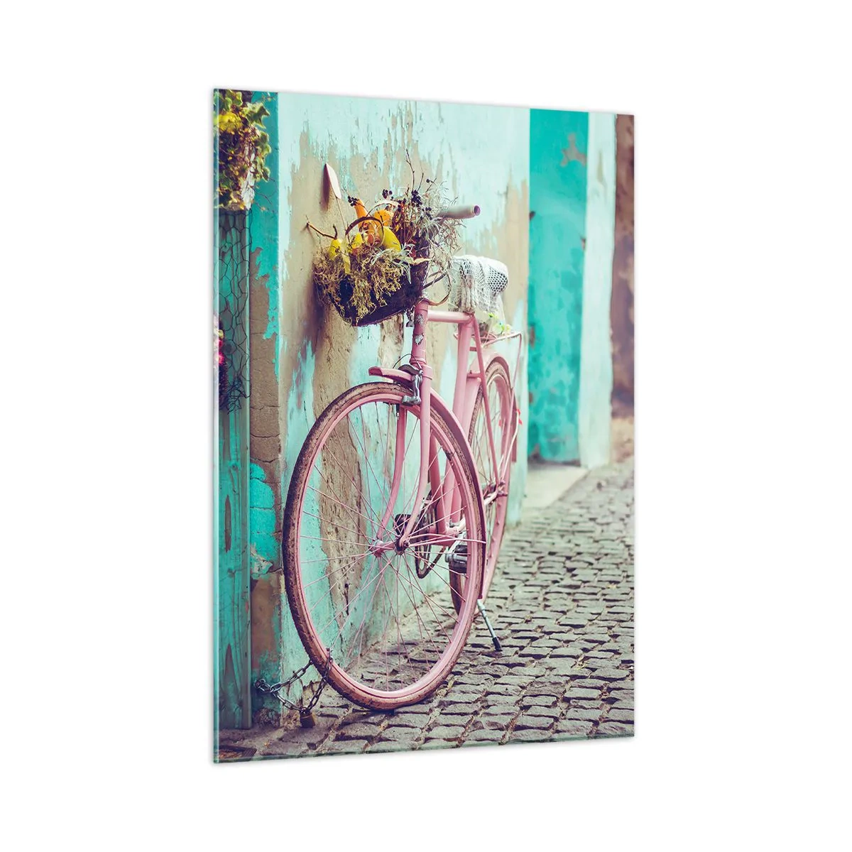 Impression sur verre - Image sur verre - Un vélo rose appuyé contre un mur avec des fleurs dans des paniers, sur un fond pastel. - 50x70cm - Je reviens tout de suite - Décoration murale moderne pour le salon et la chambre ARTTOR