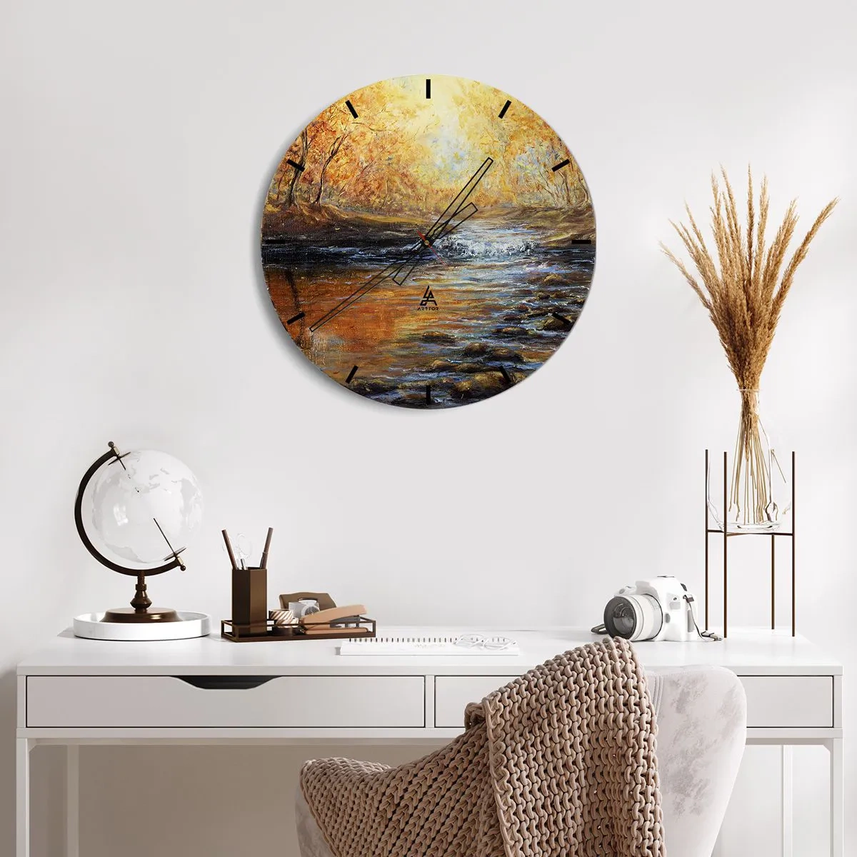 Horloge murale - Pendule murale - Paysage d'automne avec une rivière entourée d'arbres dorés - 30x30cm - Le ruisseau d'or - Décoration murale moderne pour le salon, la cuisine et la chambre ARTTOR