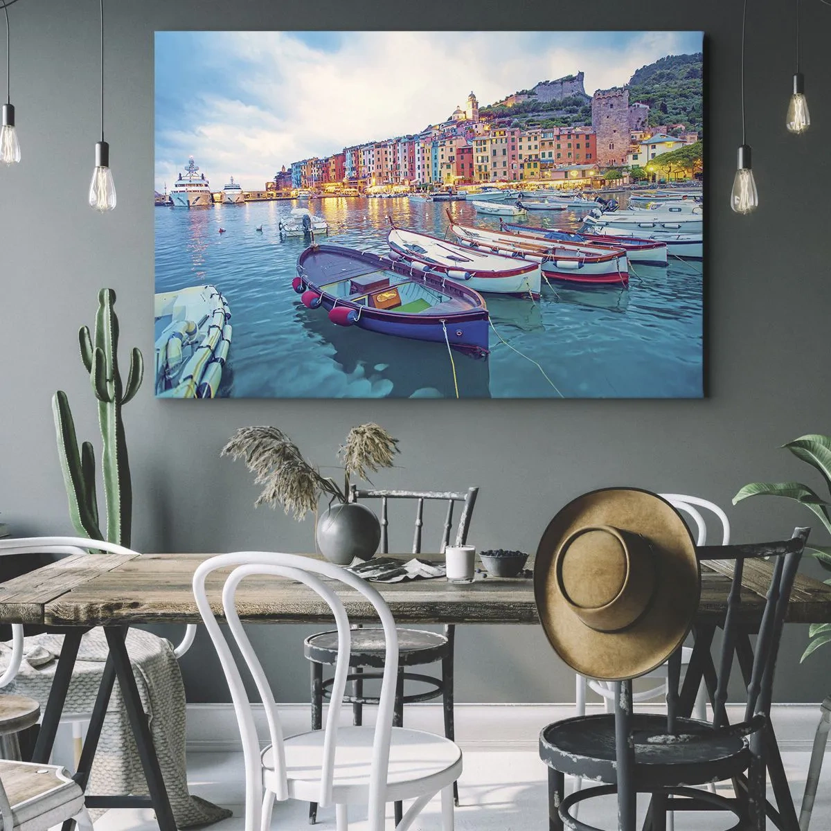 Impression sur toile - Image sur toile - Une ville portuaire colorée avec des bateaux dans le port - 70x50cm - Soirée colorée au port - Décoration murale moderne pour le salon et la chambre ARTTOR