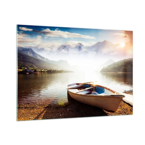 Impression sur verre - Image sur verre - Un bateau sur un lac entouré de montagnes au lever du soleil - 100x70cm - Au bord de la grande et limpide eau - Décoration murale moderne pour le salon et la chambre ARTTOR