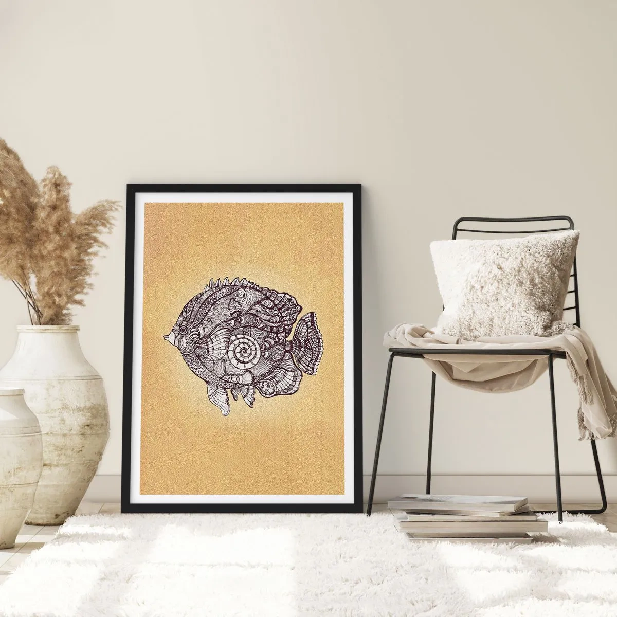 Affiche dans un cadre noir - Poster - Poisson artistique de style mandala sur fond beige - 50x70cm - D'un océan d'ornements - Décoration murale moderne pour le salon et la chambre ARTTOR