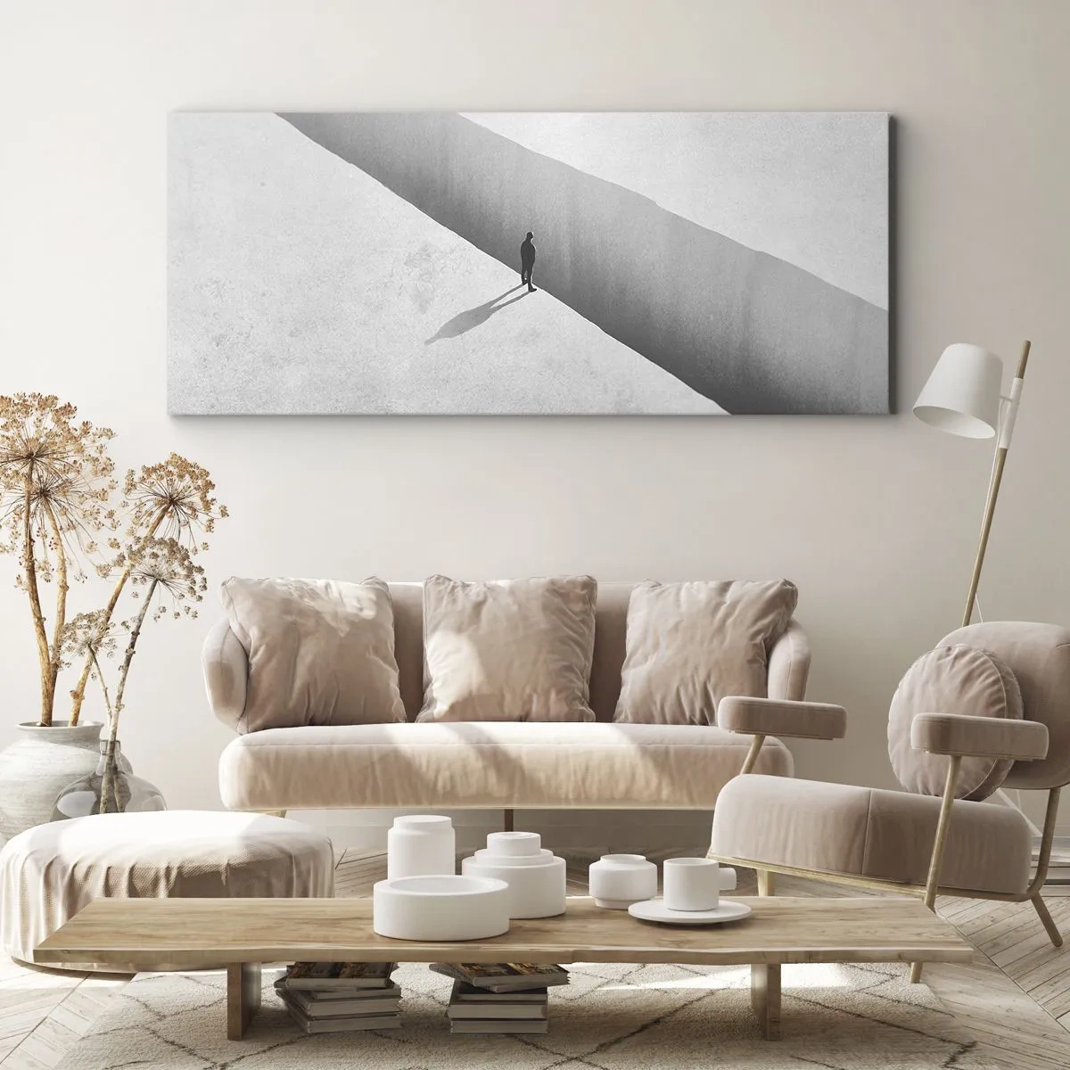 Impression sur toile - Image sur toile - Une silhouette solitaire se tient au-dessus d'un gouffre profond dans un décor monochrome. - 120x50cm - Un objectif clair - Décoration murale moderne pour le salon et la chambre ARTTOR