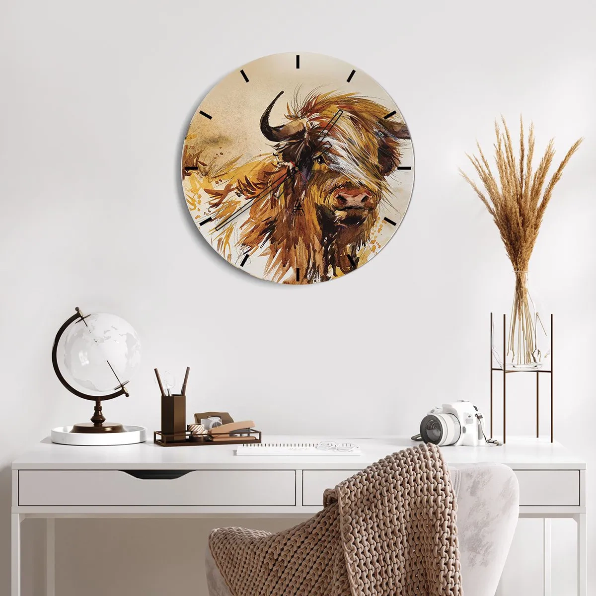 Horloge murale - Pendule murale - Une illustration peinte d'un taureau écossais à la fourrure flottante - 30x30cm - Fierté du chasseur - Décoration murale moderne pour le salon, la cuisine et la chambre ARTTOR