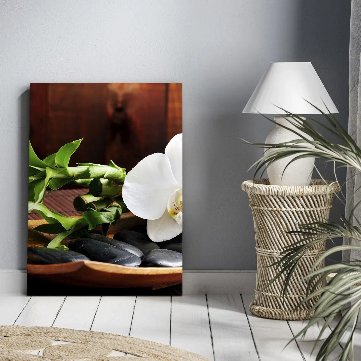 Impression sur toile - Image sur toile - Orchidée blanche avec bambou sur fond de pierre de style zen - 50x70cm - Cédez au contact de la nature - Décoration murale moderne pour le salon et la chambre ARTTOR