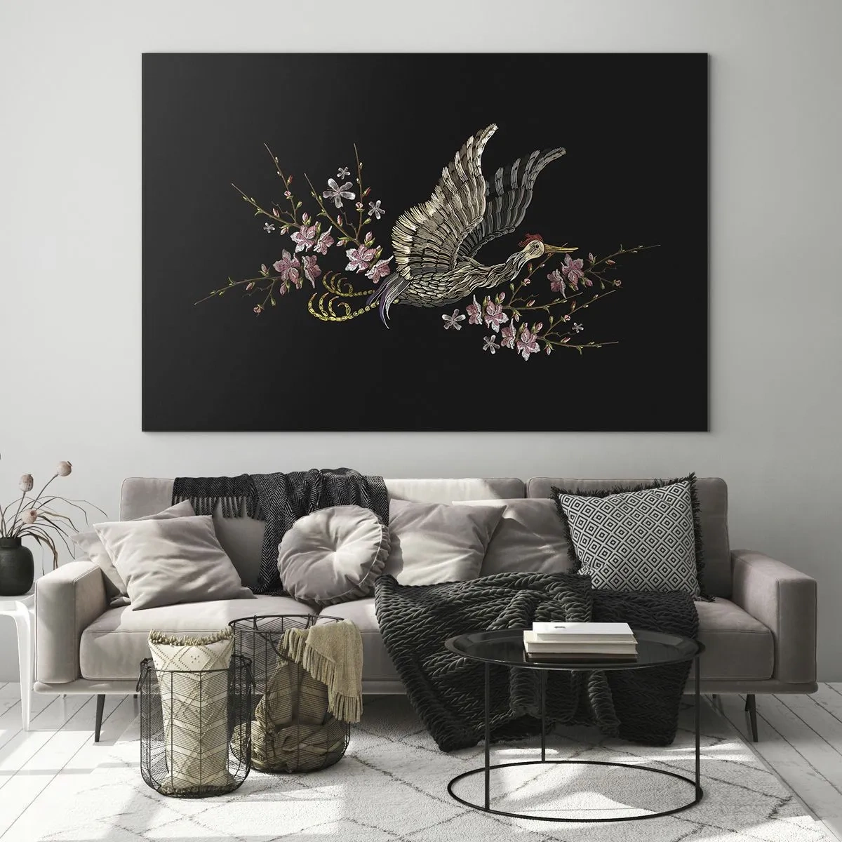 Impression sur verre - Image sur verre - Oiseau brodé en vol avec des fleurs en arrière-plan sur un fond sombre - 70x50cm - Oiseau brodé exotique - Décoration murale moderne pour le salon et la chambre ARTTOR