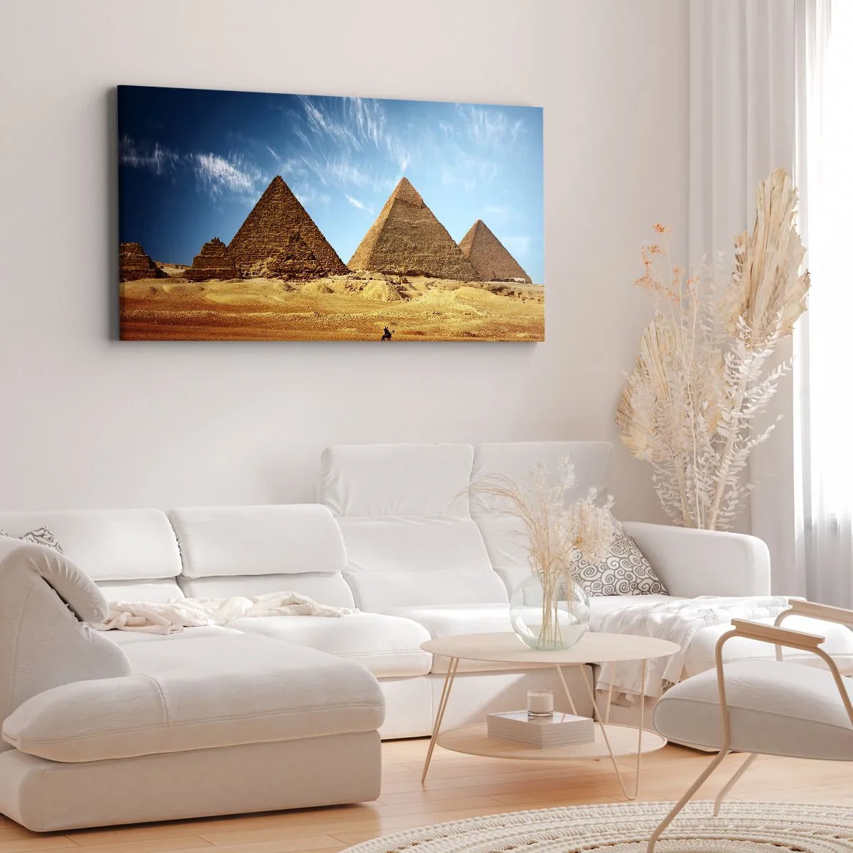 Impression sur toile - Image sur toile - Les pyramides de Gizeh contre un ciel bleu et un paysage désertique - 160x50cm - 40 siècles vous regardent - Décoration murale moderne pour le salon et la chambre ARTTOR