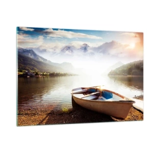 Impression sur verre - Image sur verre - Un bateau sur un lac entouré de montagnes au lever du soleil - 120x80cm - Au bord de la grande et limpide eau - Décoration murale moderne pour le salon et la chambre ARTTOR