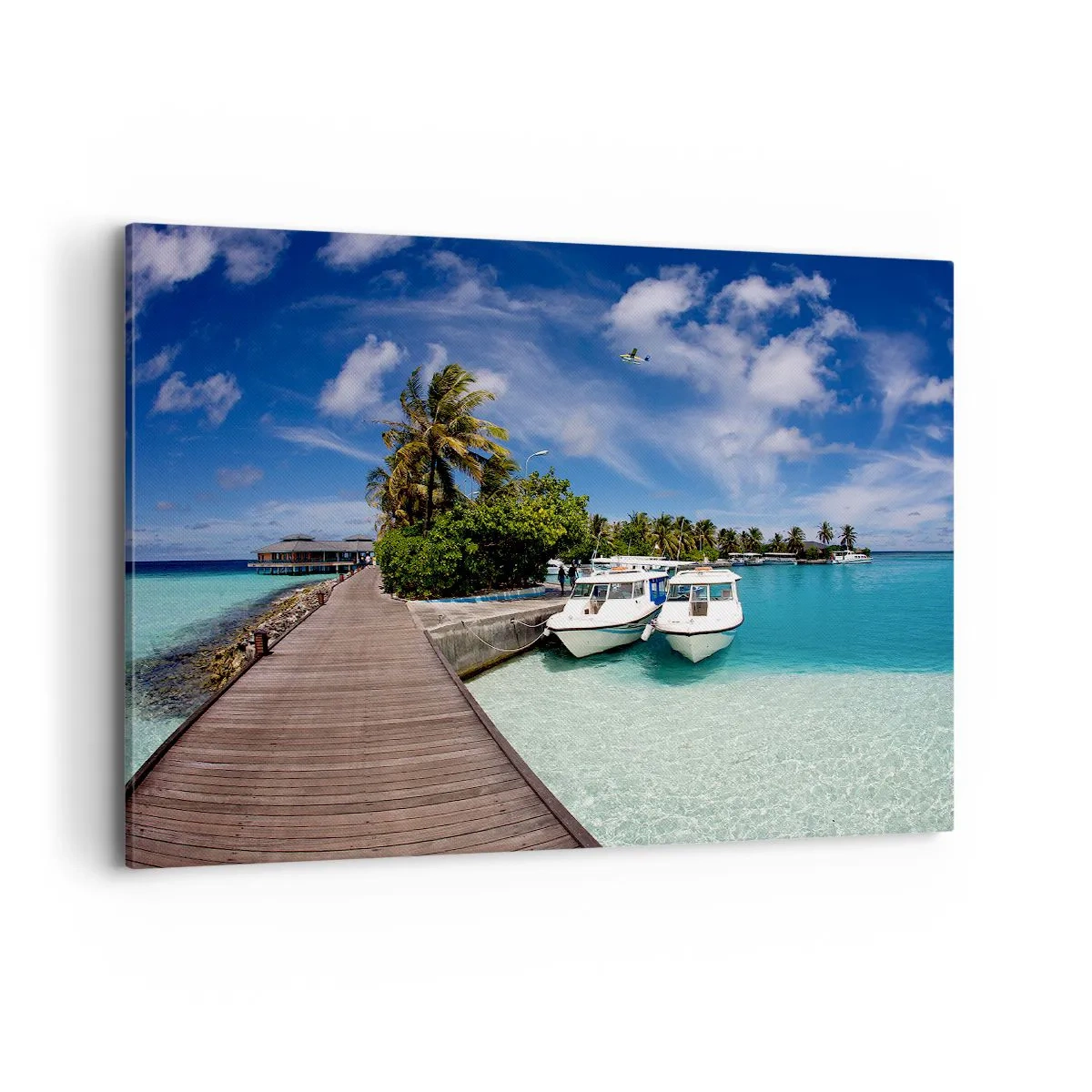 Impression sur toile - Image sur toile - Une jetée sur une mer turquoise avec des bateaux et des palmiers - 100x70cm - Et cependant, le paradis existe bien - Décoration murale moderne pour le salon et la chambre ARTTOR
