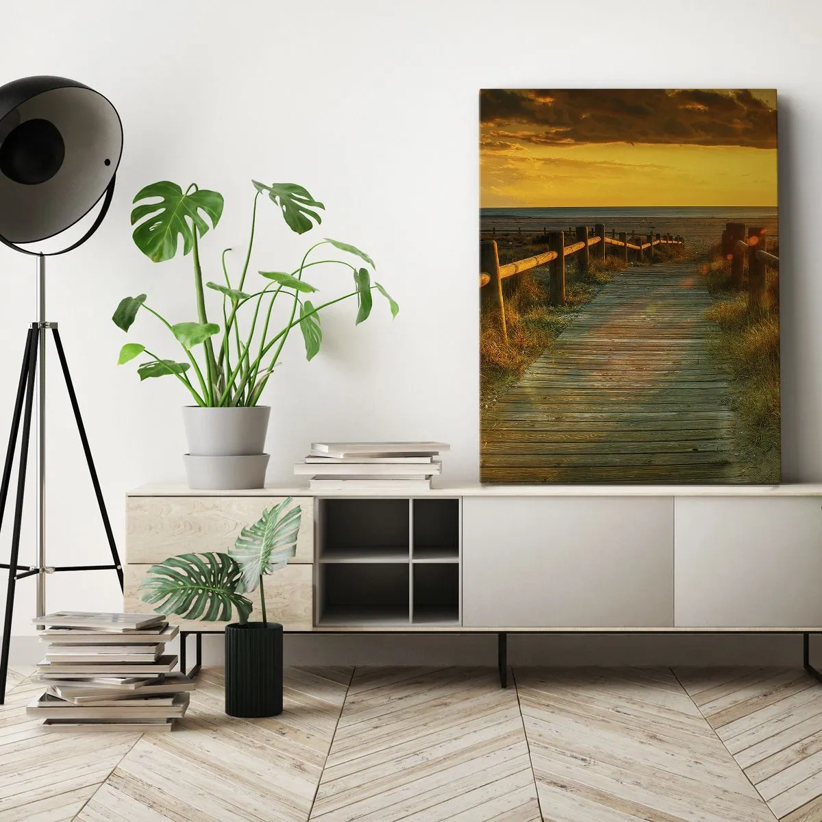 Impression sur toile - Image sur toile - Un chemin en bois menant à la plage à la lueur du soleil couchant - 70x100cm - Baigné dans le vieil or - Décoration murale moderne pour le salon et la chambre ARTTOR