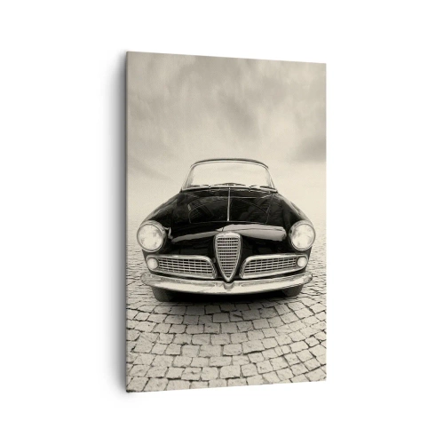 Impression sur toile - Image sur toile - Une voiture classique sur une place pavée dans un style monochrome - 80x120cm - Et alors! Tu ne m'aime pas? - Décoration murale moderne pour le salon et la chambre ARTTOR