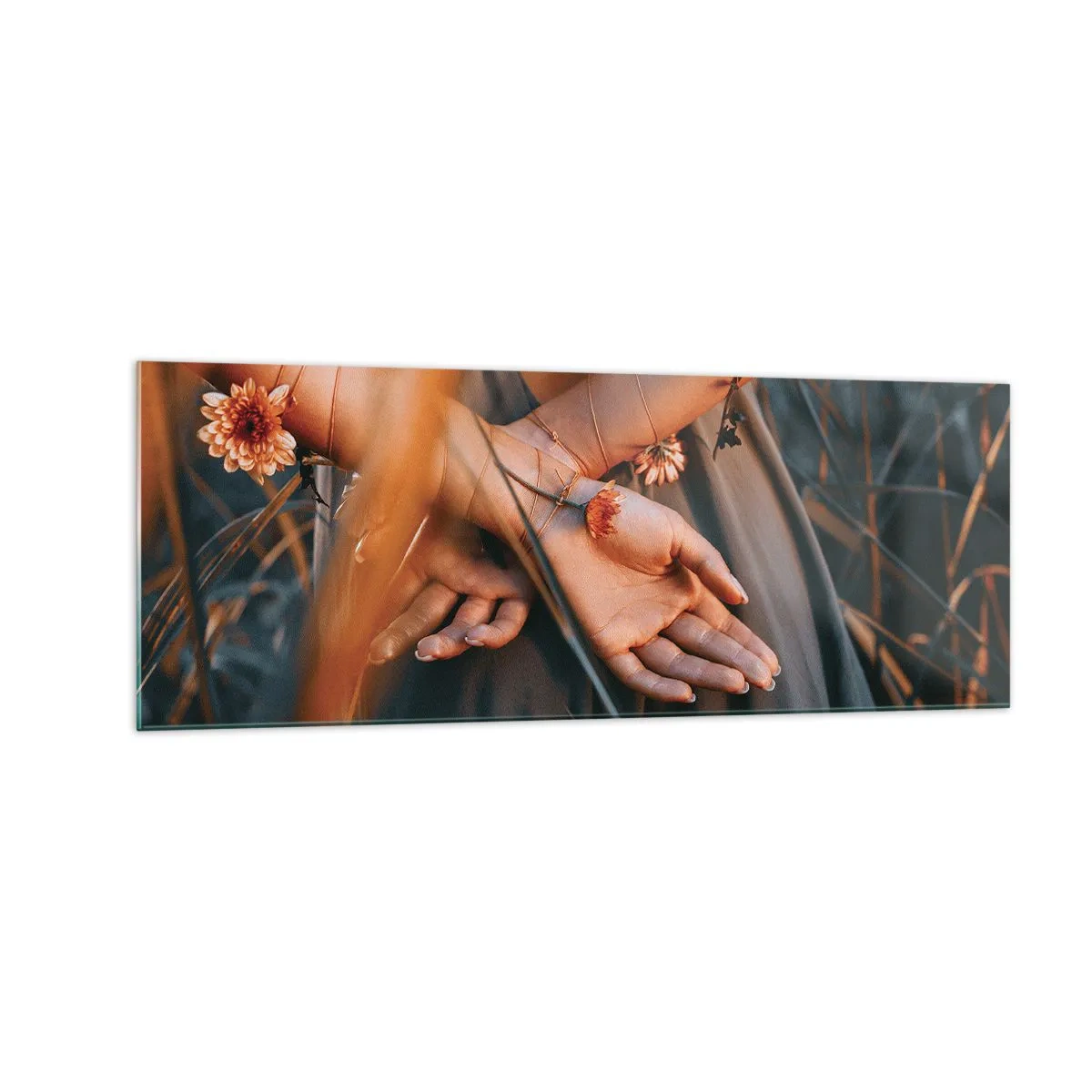 Impression sur verre - Image sur verre - Mains sensuelles avec des fleurs dans un cadre naturel - 140x50cm - Liée à la nature - Décoration murale moderne pour le salon et la chambre ARTTOR