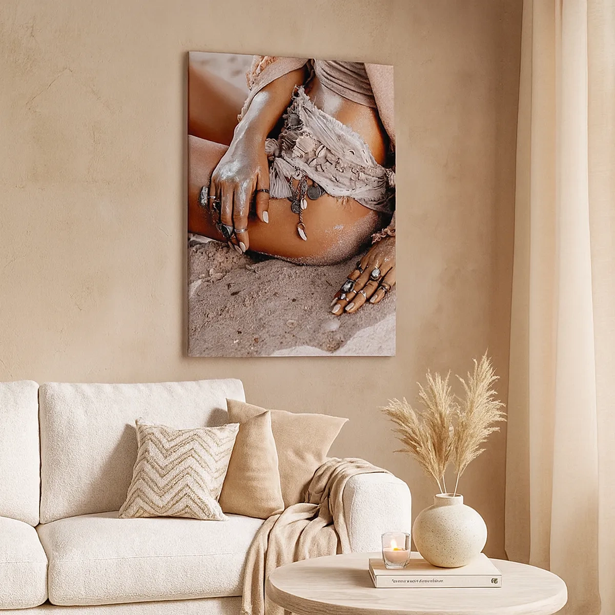 Impression sur toile - Image sur toile - Femme bohème sur la plage avec des bijoux - 50x70cm - Rejeté par la vague? - Décoration murale moderne pour le salon et la chambre ARTTOR