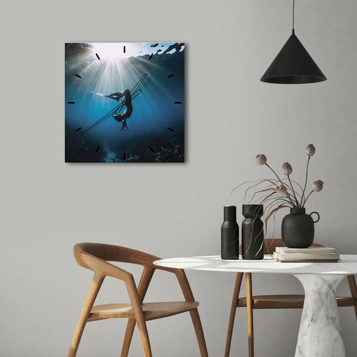 Horloge murale - Pendule murale - Un plongeur flottant dans un faisceau de lumière sous l'eau - 30x30cm - Dans sous-marine - Décoration murale moderne pour le salon et la chambre ARTTOR