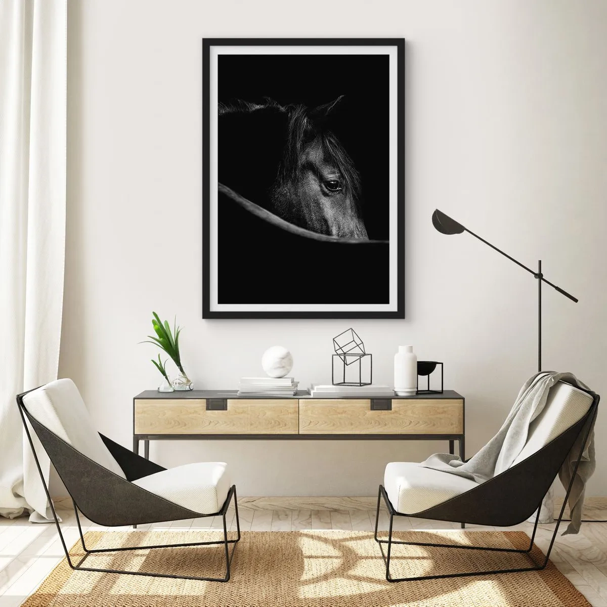 Affiche dans un cadre noir - Poster - Portrait noir et blanc d'un cheval dans une démarche artistique - 50x70cm - Prince Noir - Décoration murale moderne pour le salon et la chambre ARTTOR
