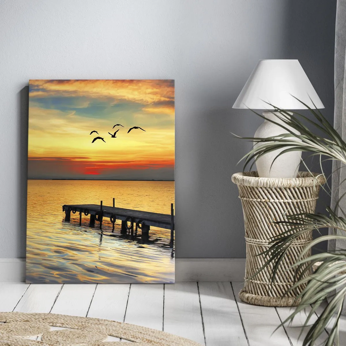 Impression sur toile - Image sur toile - Coucher de soleil avec un voilier et une jetée sur un lac calme - 50x70cm - Le soir revient - Décoration murale moderne pour le salon et la chambre ARTTOR