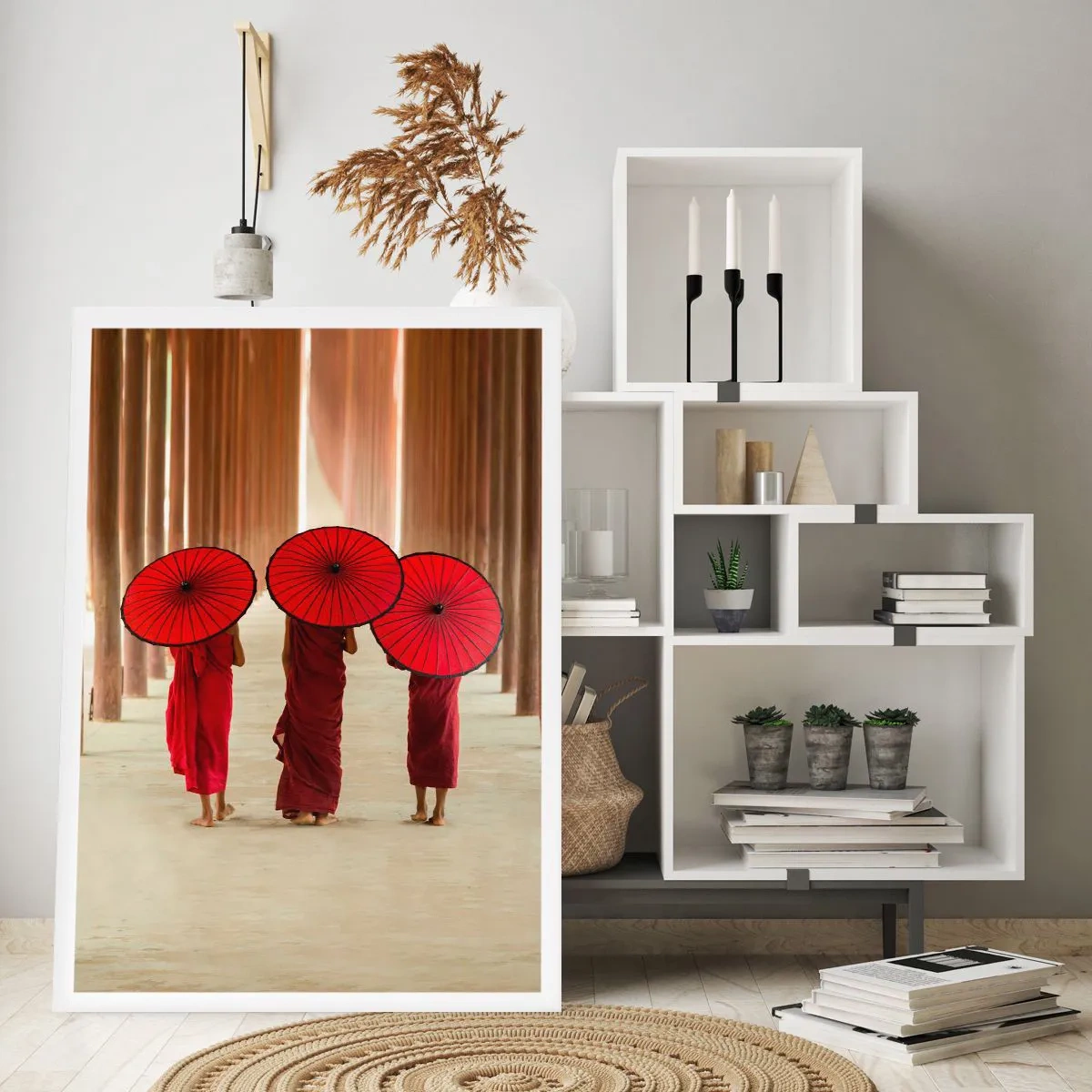 Affiche - Poster - Moines avec des parapluies rouges dans les couloirs du temple - 50x70cm - Sur la route du pays pure - Décoration murale moderne pour le salon et la chambre ARTTOR