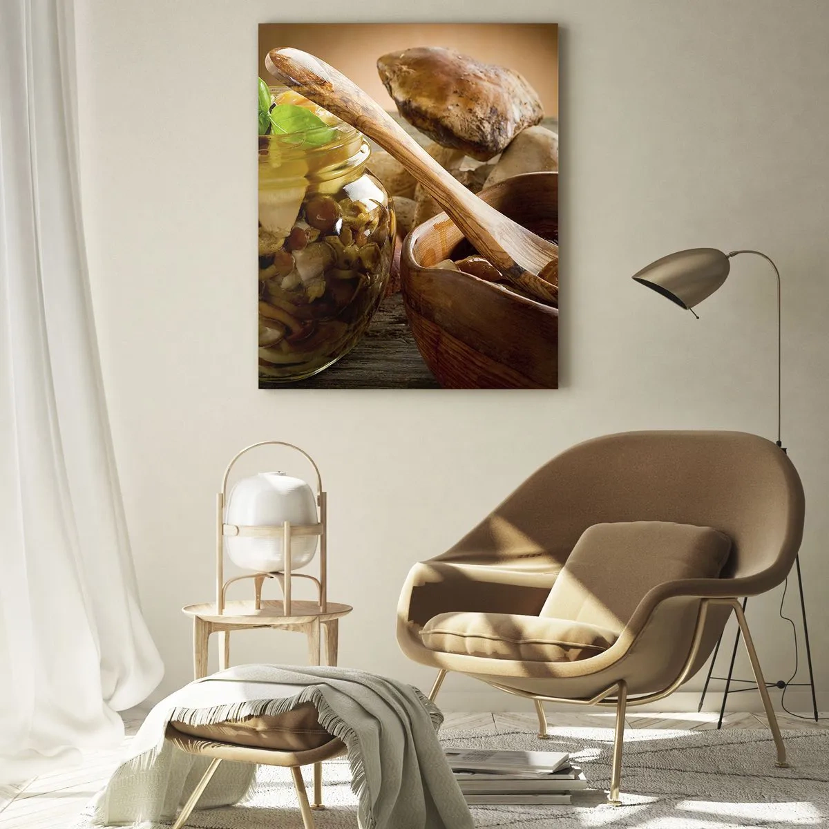 Impression sur verre - Image sur verre - Champignons marinés dans un bocal avec un bol en bois et des champignons sur la table en arrière-plan - 50x70cm - Que ce soit frais ou salé, ou en automne... - Décoration murale moderne pour le salon et la chambre