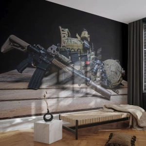 Papier Peint Photo Premium Canvas - Équipement tactique avec un fusil sur une table en bois - 100x70cm - Se reposer! - Décoration murale moderne pour le salon et la chambre ARTTOR