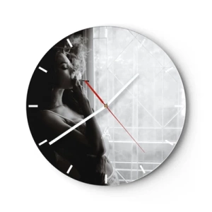 Horloge murale - Pendule murale - Une femme fumant une cigarette près de la fenêtre en noir et blanc - 30x30cm - Vous sentez-vous libre ? - Décoration murale moderne pour le salon, la cuisine et la chambre ARTTOR