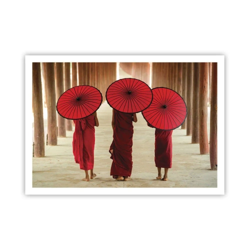 Affiche - Poster - Trois moines avec des parapluies rouges dans l'architecture traditionnelle - 100x70cm - Sur la route du pays pure - Décoration murale moderne pour le salon et la chambre ARTTOR