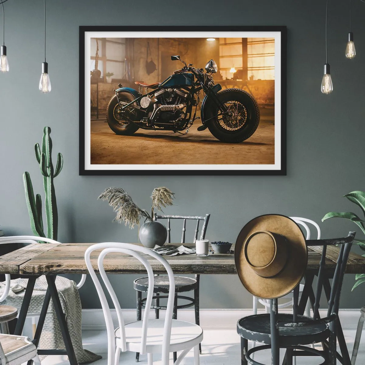 Affiche dans un cadre noir - Poster - Une moto élégante dans un intérieur industriel avec un éclairage chaleureux - 100x70cm - Je peux tout - Décoration murale moderne pour le salon et la chambre ARTTOR