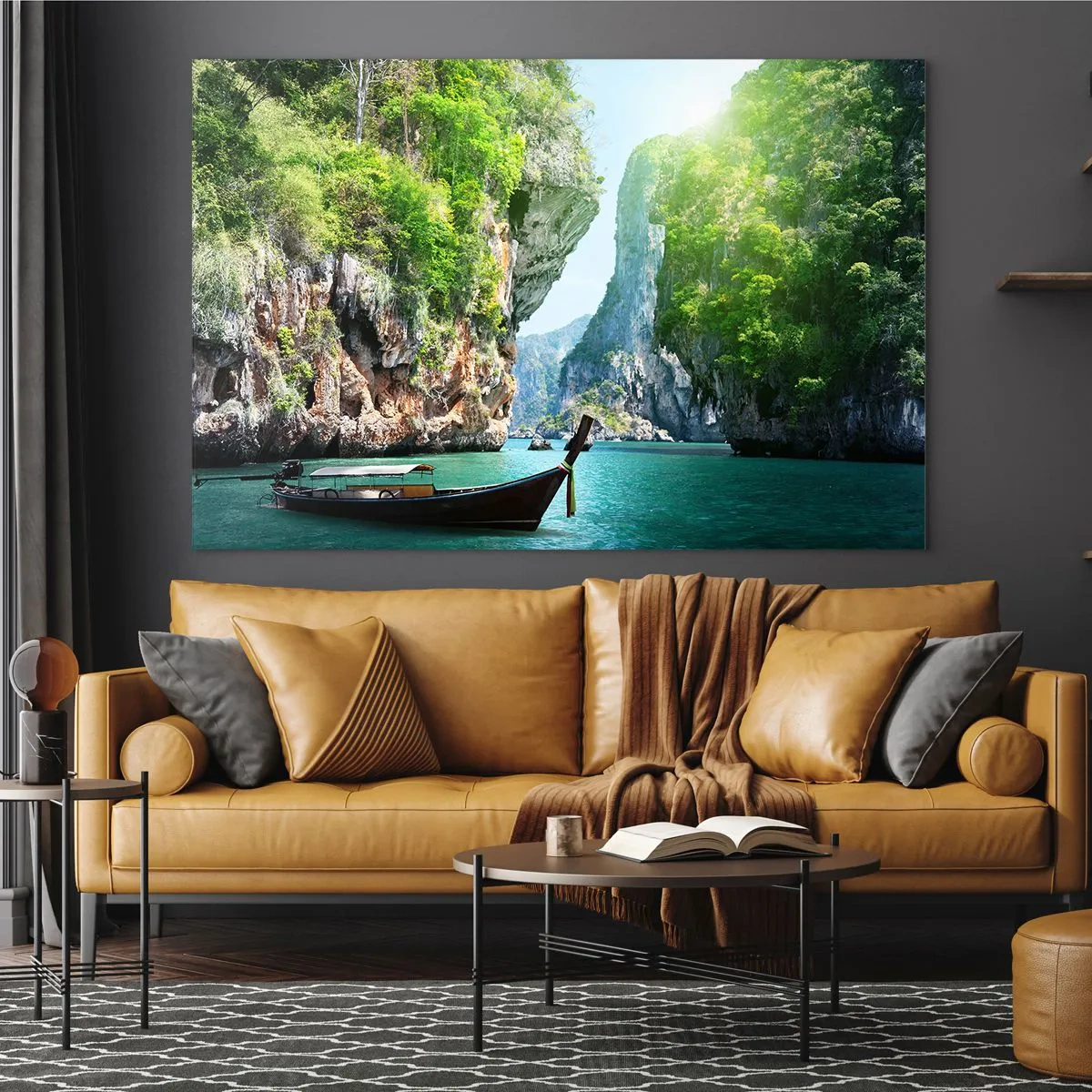 Impression sur verre - Image sur verre - Un bateau traditionnel sur une eau turquoise entre des falaises - 70x50cm - Une invitation à un voyage exotique - Décoration murale moderne pour le salon et la chambre ARTTOR