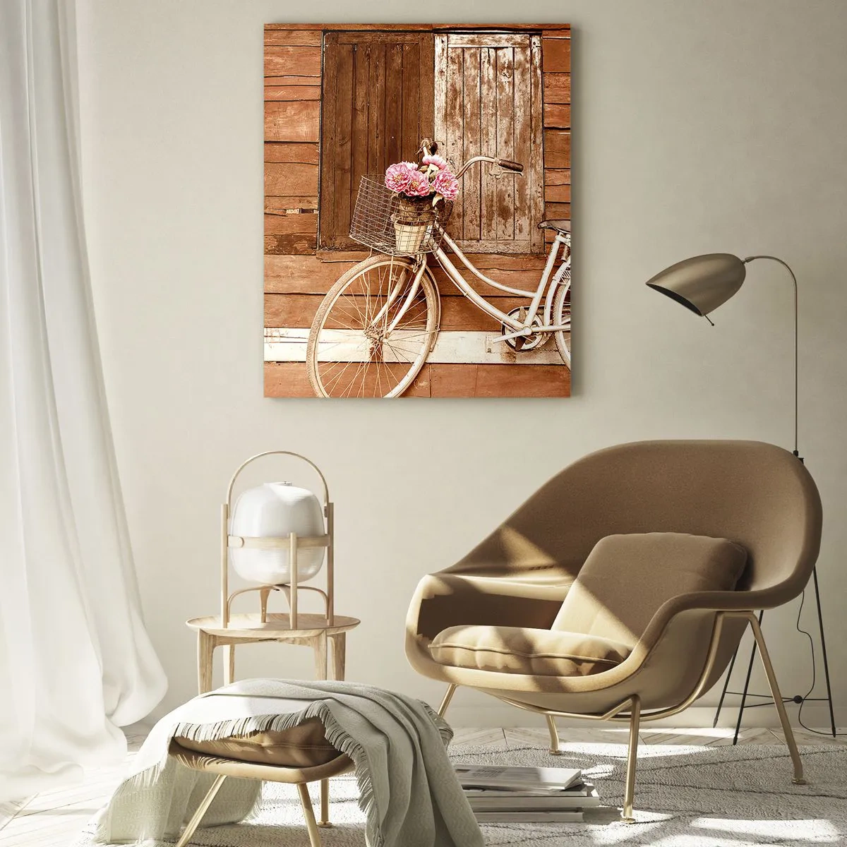 Impression sur verre - Image sur verre - Un vélo avec un panier rempli de roses contre un mur en bois - 70x100cm - Je reviens tout de suite - Décoration murale moderne pour le salon et la chambre ARTTOR