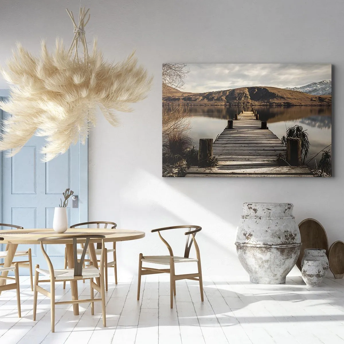 Impression sur toile - Image sur toile - Une jetée en bois sur un lac entouré de collines pittoresques - 120x80cm - Paysage silencieux - Décoration murale moderne pour le salon et la chambre ARTTOR