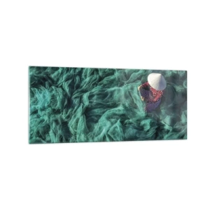 Impression sur verre - Image sur verre - Une personne avec un chapeau parmi des filets de pêche verts - 120x50cm - Dans une mer de filet - Décoration murale moderne pour le salon et la chambre ARTTOR