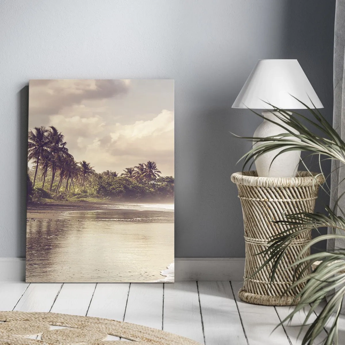 Impression sur toile - Image sur toile - Une plage avec des palmiers et des vagues douces le matin - 70x100cm - La caresse des vagues - Décoration murale moderne pour le salon et la chambre ARTTOR