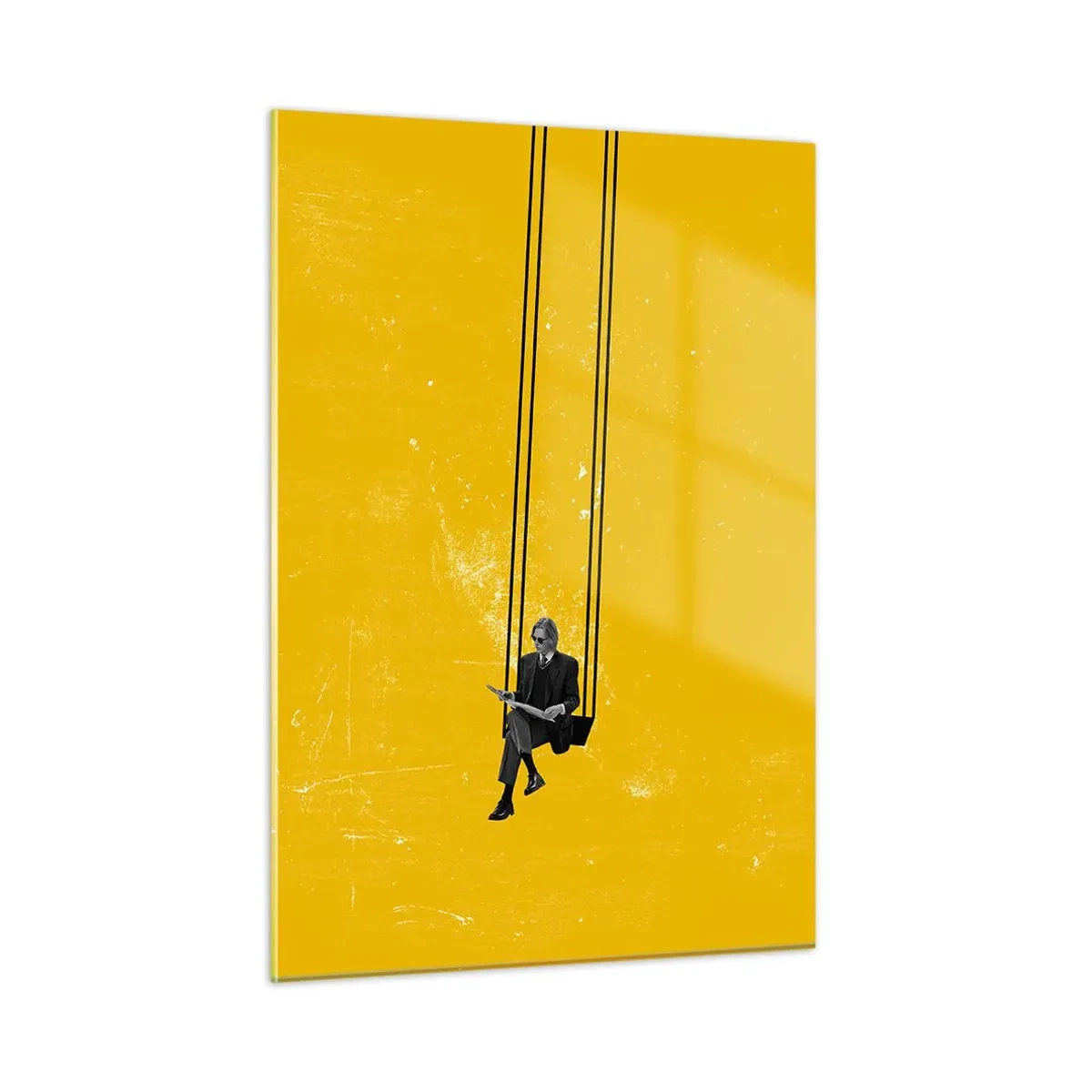 Impression sur verre - Image sur verre - Une figure sur une balançoire suspendue sur un fond jaune - 50x70cm - Un jour comme tous les jours - Décoration murale moderne pour le salon et la chambre ARTTOR
