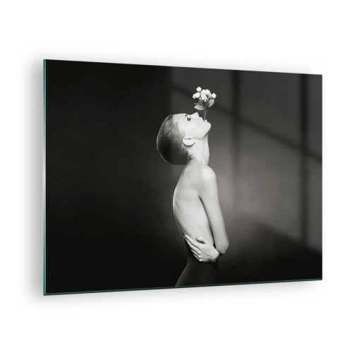 Impression sur verre - Image sur verre - Une femme avec une fleur dans la bouche dans un portrait en noir et blanc - 70x50cm - Elégance excentrique - Décoration murale moderne pour le salon et la chambre ARTTOR