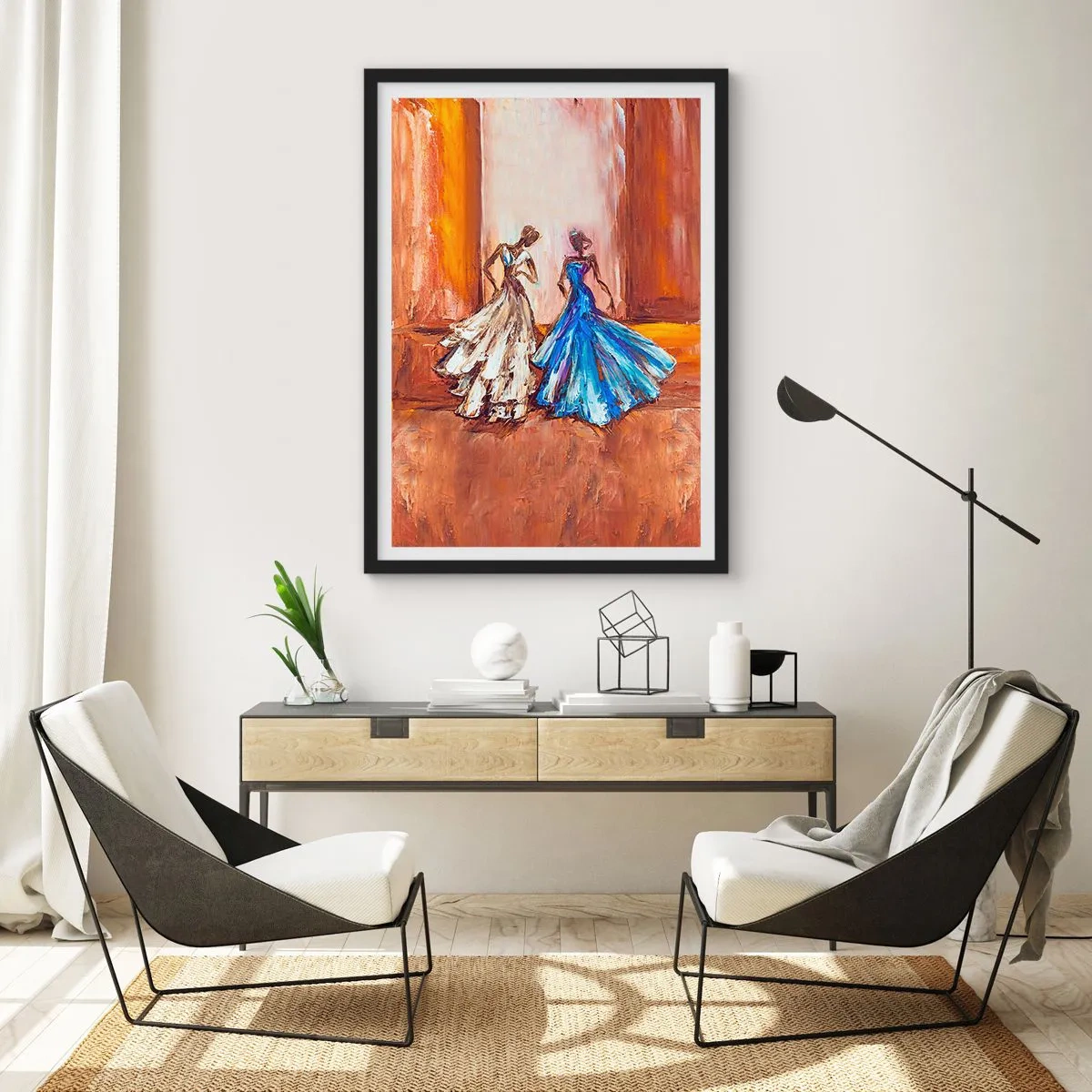 Affiche dans un cadre noir - Poster - Deux femmes en robes sur fond d'intérieur doré - 50x70cm - Un duo reconnaissant - Décoration murale moderne pour le salon et la chambre ARTTOR
