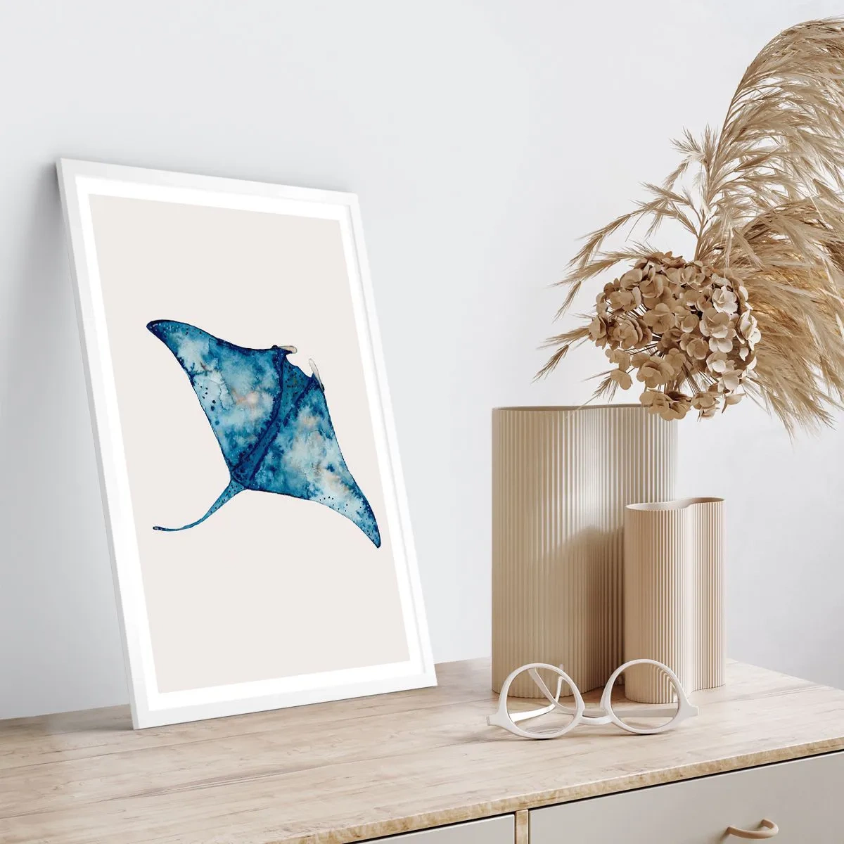 Affiche dans un cadre blanc - Poster - La vie en bleu - 70x100 cm