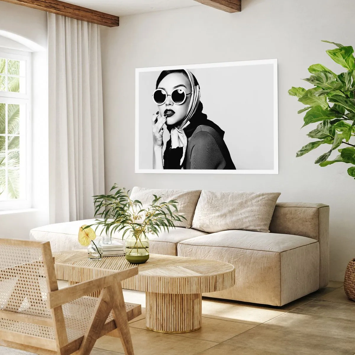 Affiche - Poster - Portrait en noir et blanc d'une femme portant des lunettes et un foulard - 100x70cm - Salutations des années 60 - Décoration murale moderne pour le salon et la chambre ARTTOR